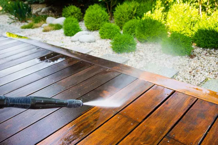 Nettoyage annuel de terrasse en bois, Béziers, So Clean